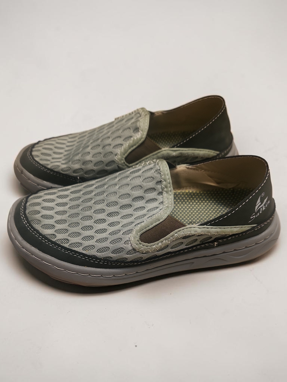 Slip-On Mesh Casual Shoes for Men in Light Gray